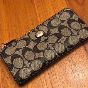 Authentic Coach Wallet NWOT!